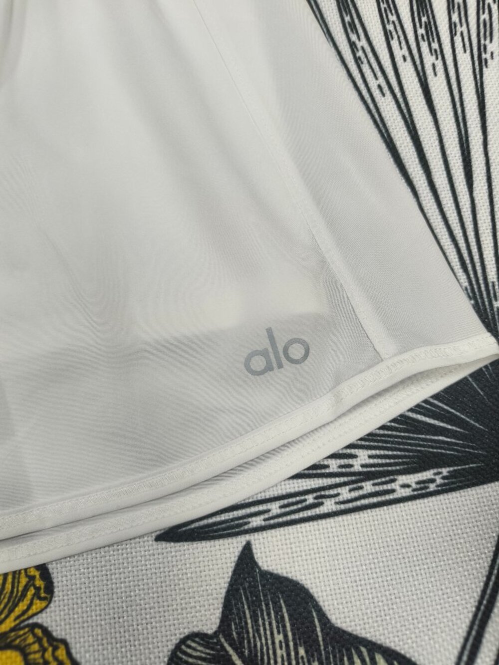 💗Alo Yoga Brand New White Athletic Skirt Tenniscore - Cute Clean Girl🌈 - Picture 3 of 7